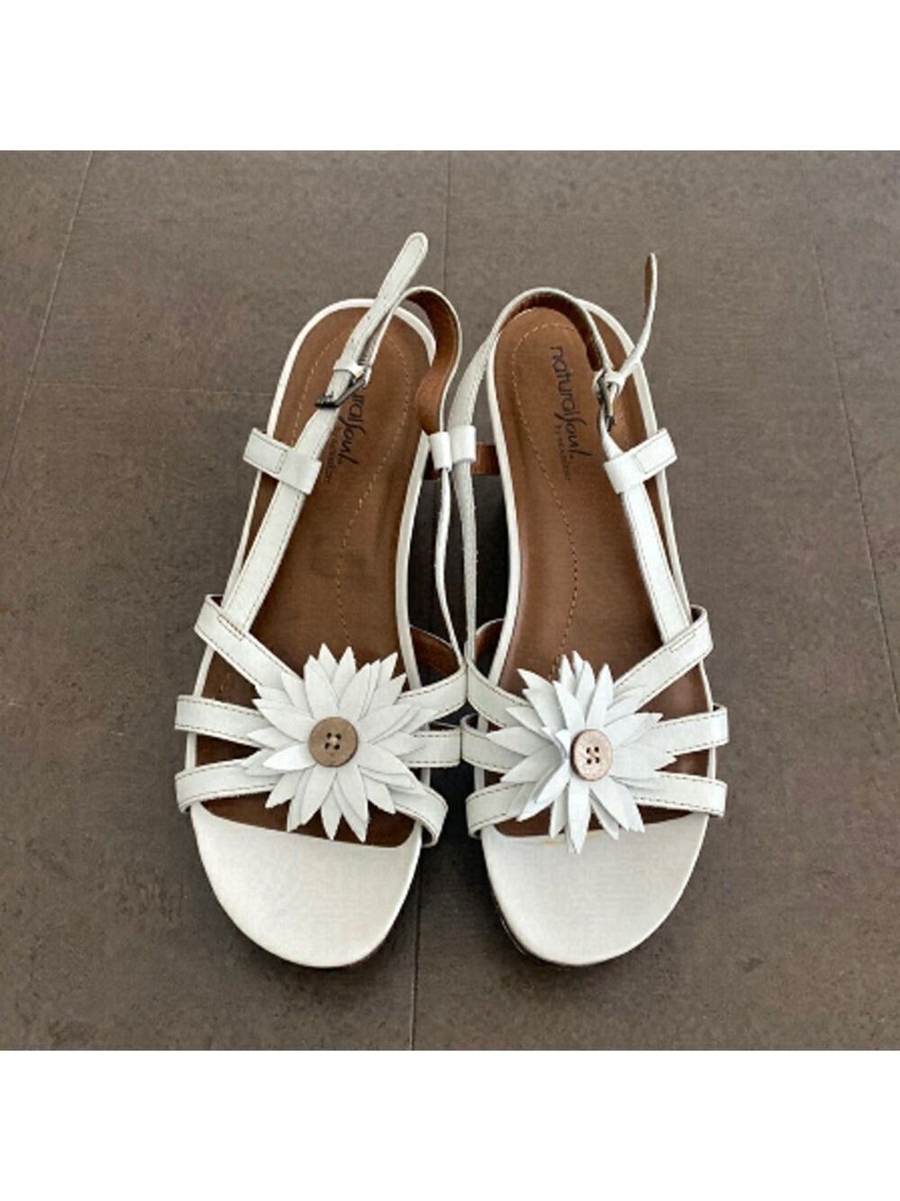 NATURALIZER sandals size 9